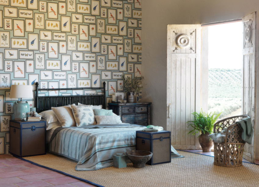 Botanic Wallpaper with Frame and Gallery Design