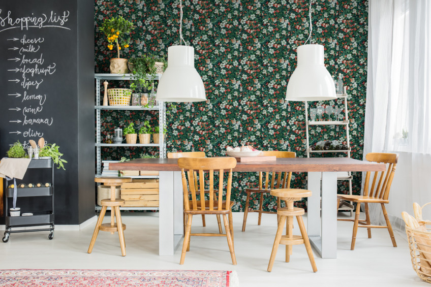 Blumentapeten mit kleinen Blumen und Blüten