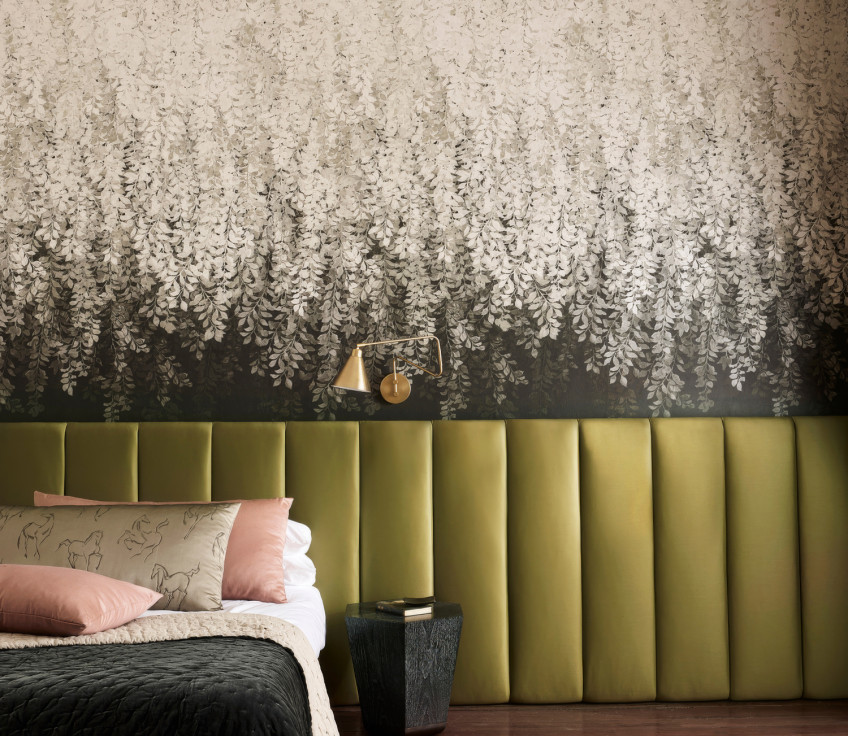 Papiers peints avec des motifs botaniques en bordures et rideaux