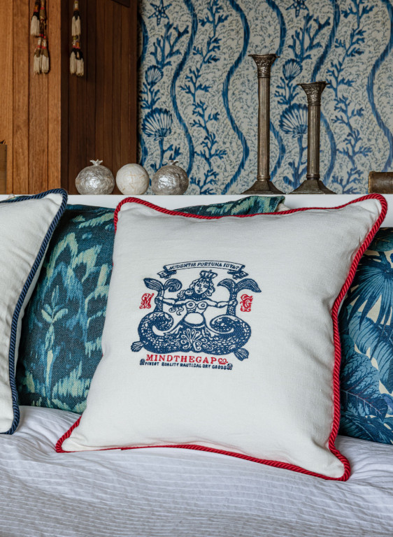 Mindthegap Siren Cushion-5990 Mindthegap Siren Cushion-5990