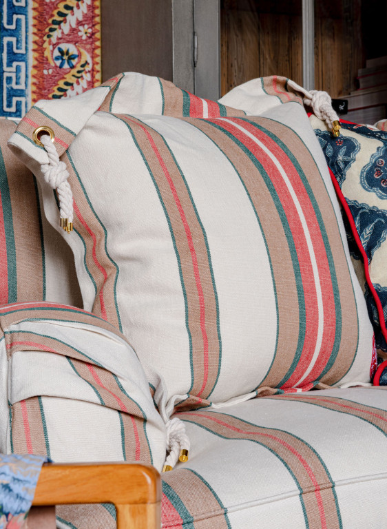 MINDTHEGAP Herina Stripe Cushion-6005 MINDTHEGAP Herina Stripe Cushion-6005