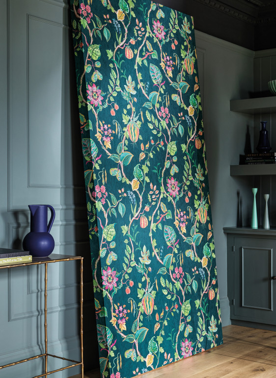 Osborne & Little Wallpaper Mythica-9672 Osborne & Little Wallpaper Mythica-9672