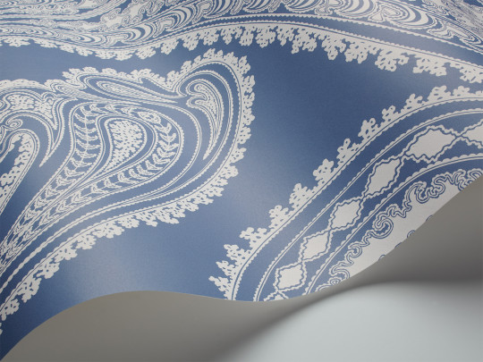 Cole & Son Wallpaper Rajapur - White on Dark Blue