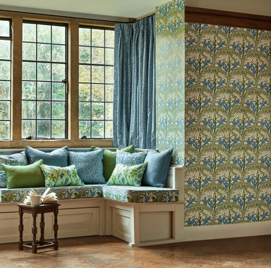 Morris & Co Wallpaper The Savaric