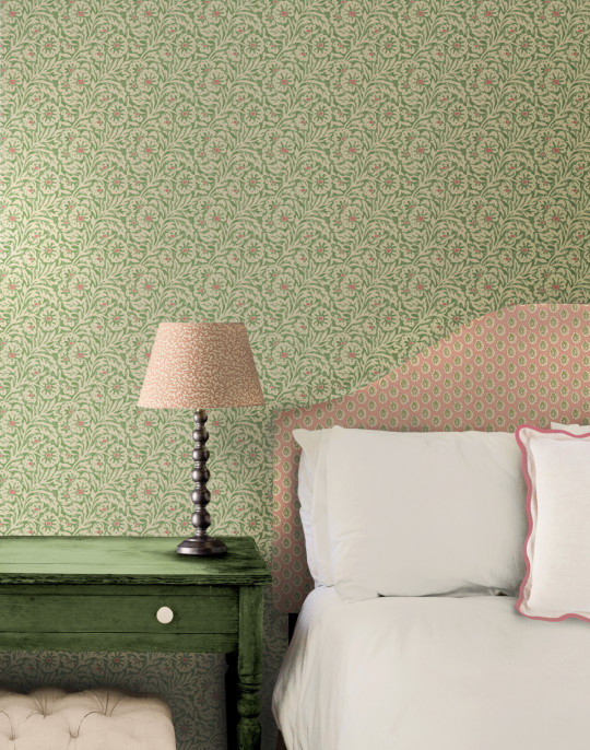 GP & J Baker Tapete Flower Patch - Green