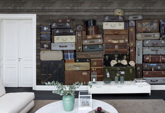 Wandbild Stacked Suitcases von Rebel Walls - Large Heap