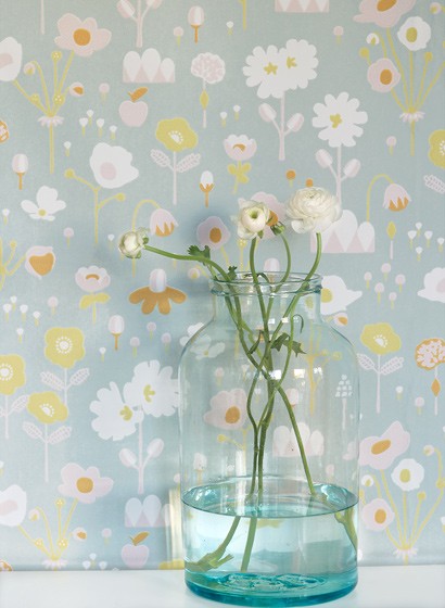 Majvillan Wallpaper Bloom