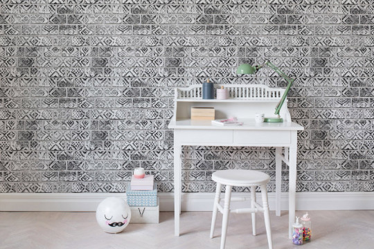 Ziegeltapete Decorated Bricks von Rebel Walls - B/W