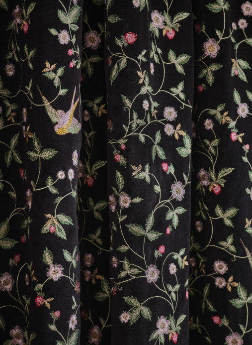Clarke & Clarke Stoff Wild Strawberry - Embroidery - Noir