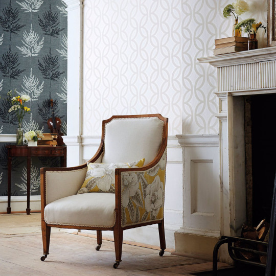 Harlequin Wallpaper Caprice - Chalk Pearl And Silver