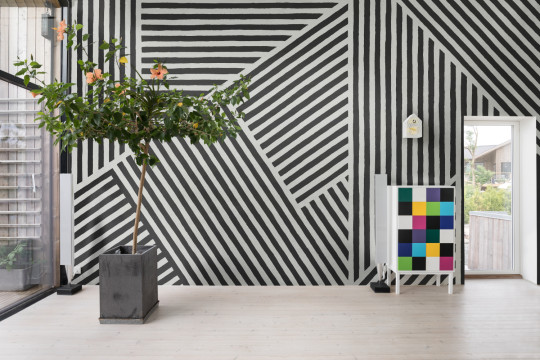 Rebel Walls Mural Different Directions - Black/ White