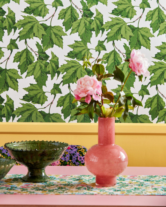 Harlequin Wallpaper Dappled Leaf - Emerald