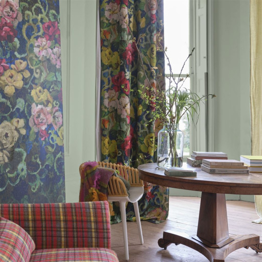 Designers Guild Wallpaper Tapestry Flower - Vintage Green