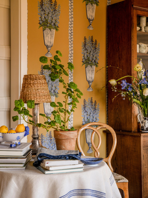 Långelid / von Brömssen Carta da parati Delphinium - Mustard