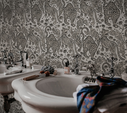 Rebel Walls Tapete Year Of The Tiger - Graphite