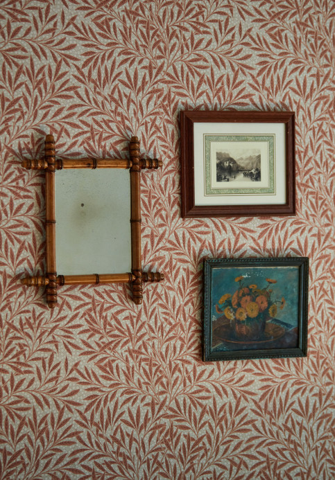 Morris & Co Wallpaper Emerys Willow - Chrysanthemum Pink